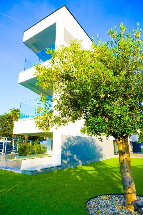 Villa Mirno More Apartments Malinska Exteriér fotografie