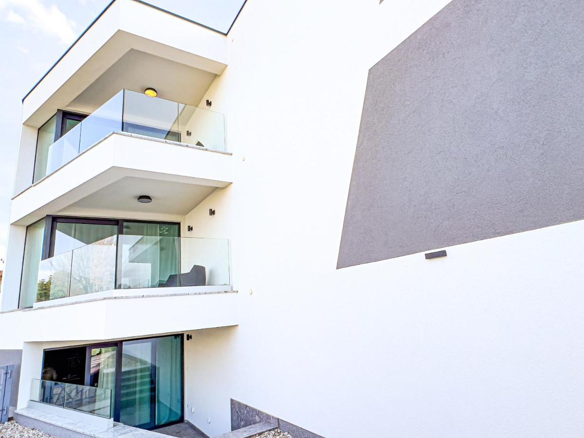 Villa Mirno More Apartments Malinska Exteriér fotografie