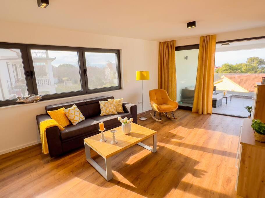 Villa Mirno More Apartments Malinska Exteriér fotografie